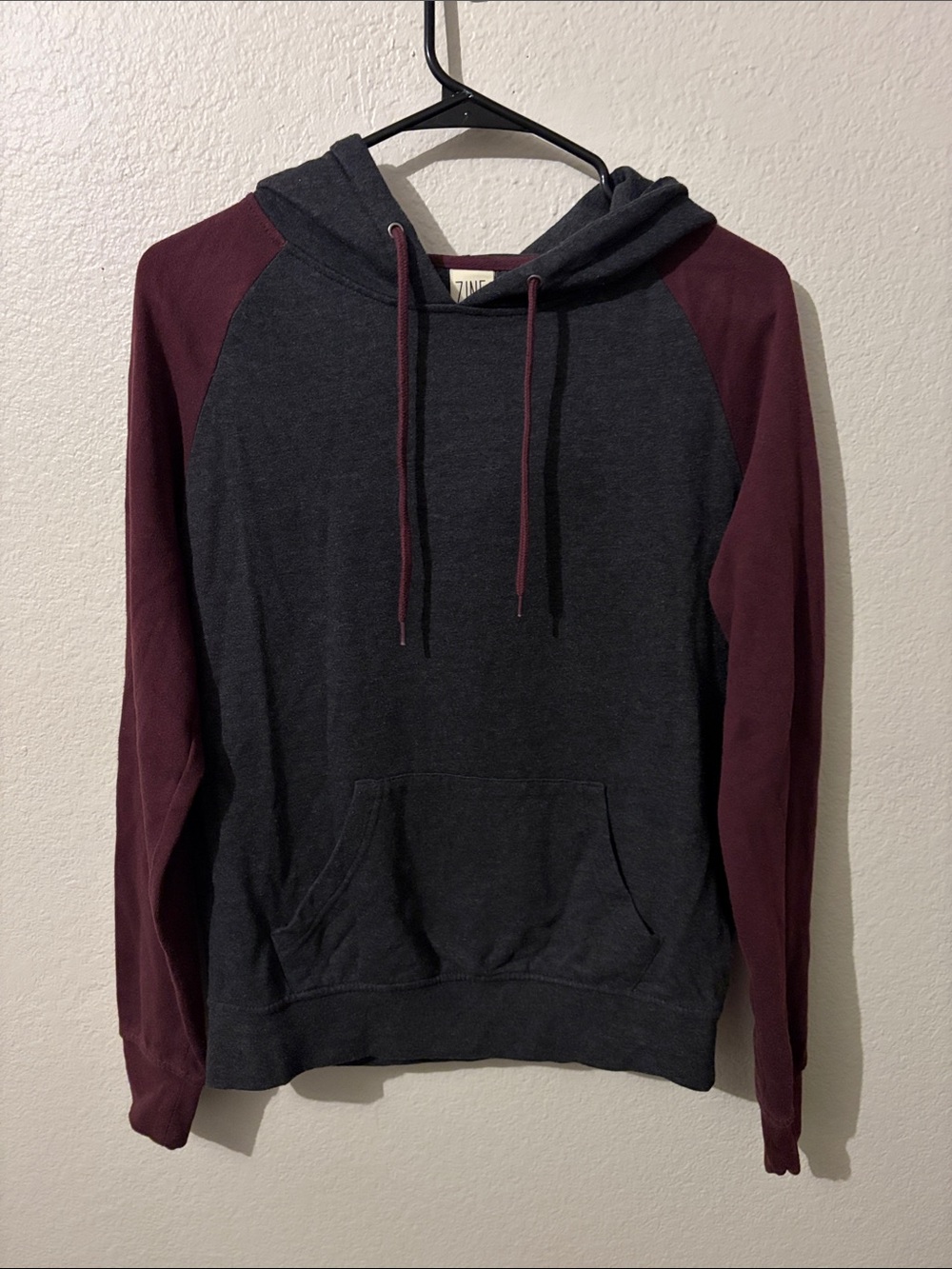 Women’s Zine Clothing Charcoal and Burgundy Raglan Sleeve Hoodie Size Medium